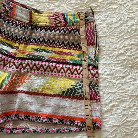 Super cute Aztec “patchwork” “weaved” pattern short w/side zip. - Picture 8 of 11